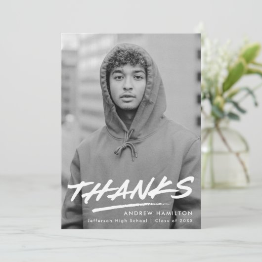 Modern Dashed Photo Afstuderen Bedankkaart (Staand voorkant)