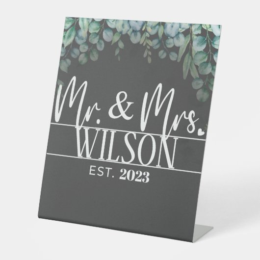 Modern de heer & Mrs. Vestiged Eucalyptus Wedding Reclamebord Met Voetstuk (Voorkant)