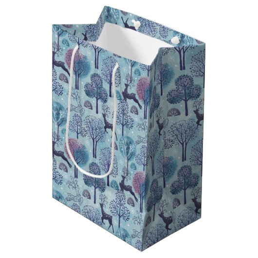 Modern Deer Forest Blue and Purple Holiday Medium Cadeauzakje (Voorkant Gekanteld)