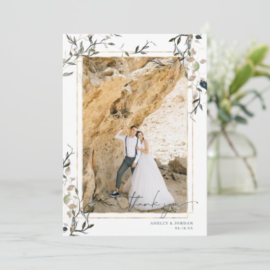 Modern Delicate Spring Greenery Wedding Bedankkaart (Staand voorkant)