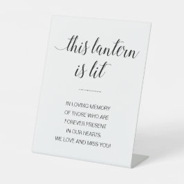 Modern deze lantaarn is de laatste herdenkingsdag reclamebord met voetstuk