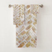 Modern Distress Gold Pattern - Herringbone Bad Handdoek (Insitu)