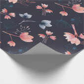 Modern donkerblauw roze bloemblaadpapier cadeaupapier (Hoek)