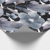Modern donkergrijs zwart wit floraal inpakpapier (Hoek)