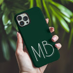 Modern donkergroen monogram Initialen Hedendaags iPhone 16 Pro Max Hoesje<br><div class="desc">Modern Dark Green Monogram Initialen Contemporary Phone 16 Pro Max Hoesjes is voorzien van een op maat gemaakte monogram in moderne script typografie. Perfect voor familie en vrienden voor verjaardagen,  kerst,  feestdagen,  Moederdag,  Vaderdag en meer. Ontworpen door ©2024 Evco Feestdagen www.zazzle.com/store/evcoholidays</div>