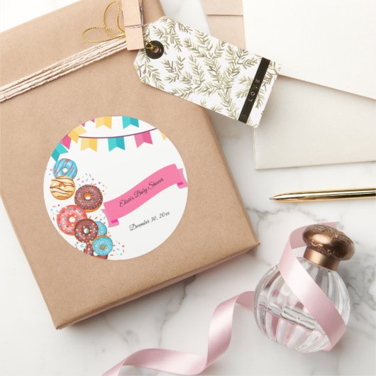 Modern Donut Baby Sprinkles Baby shower Ronde Sticker (Geschenken)