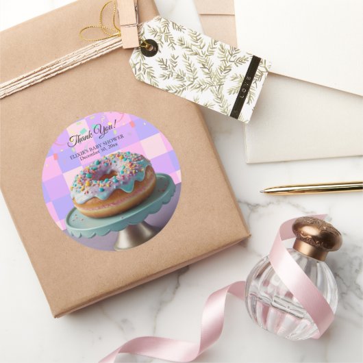 Modern Donut Sprinkles Geruit Baby shower Ronde Sticker (Geschenken)