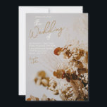 Modern Dried Floral Boho Rustic Wedding Uitnodigin Kaart<br><div class="desc">Light and Airy Modern Boho Rustic Dried Flowers Wedding Invitation. Deze trouwuitnodiging heeft een hoge resolutie, een echt foto-afbeelding van gedroogde bloemboquet op een neutrale achtergrond. Roestachtig en luchtkleurpalet van ivoor, goud, crème en een roestvlek gekoppeld aan moderne typografie. De achterkant heeft ruimte voor een monogram. Al tekst is editable,...</div>