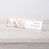 Modern Dusky Blush Pioen Waterverf Bloemen Bunch Bureau Naambordje (Voorkant)