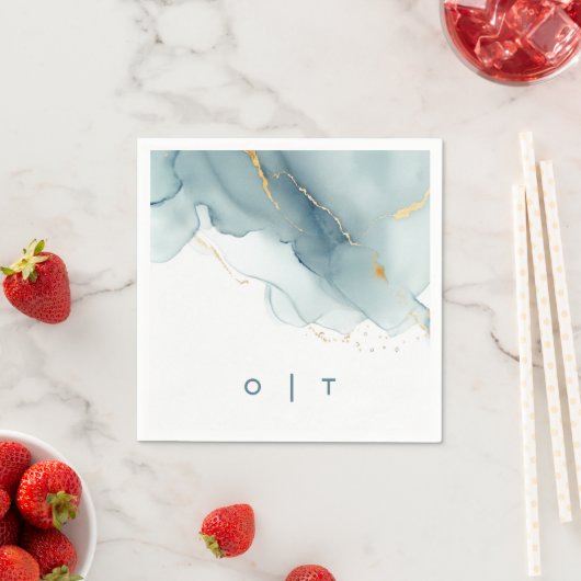 Modern Dusty Blauw Goud Blauwgroen Monogram Strand Servet (Insitu)