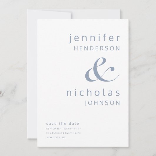 Modern Dusty Blue Ampersand Typografie Save The Date (Voorkant)