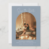 Modern Dusty Blue Arch Foto Boho Wedding Monogram Save The Date (Voorkant)