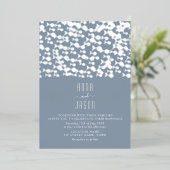 Modern Dusty Blue Beach Wedding Folie Uitnodiging (Staand Voorkant)