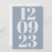 Modern Dusty Blue Date Typografie Save The Date (Achterkant)