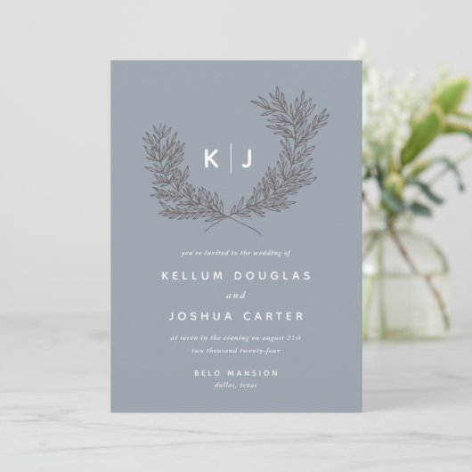 Modern Dusty Blue en White Monogram Wedding Kaart (Staand voorkant)