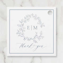 Modern Dusty Blue Leafy Crest Monogram Weddenschap Bedankjes Labels