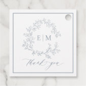 Modern Dusty Blue Leafy Crest Monogram Weddenschap Bedankjes Labels (Achterkant)