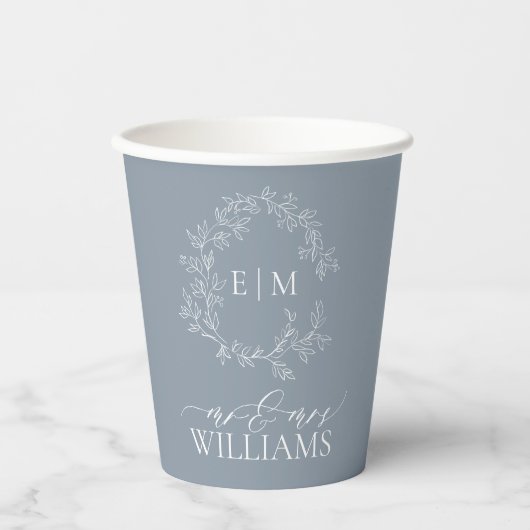 Modern Dusty Blue Leafy Crest Monogram Weddenschap Papieren Bekers (Voorkant)