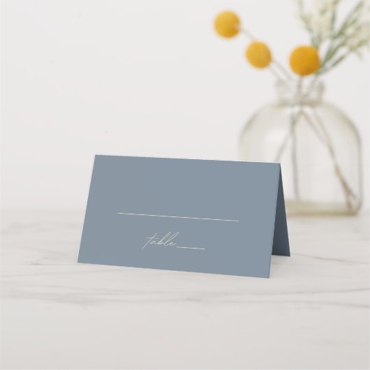 Modern Dusty Blue Monogram Minimalistische bruilof Plaatskaartje (Voorkant)