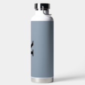 Modern Dusty Blue Monogram Script Naam Waterfles (Links)