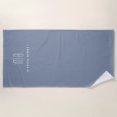 Modern Dusty Blue Monogram Strandlaken (Voorkant)