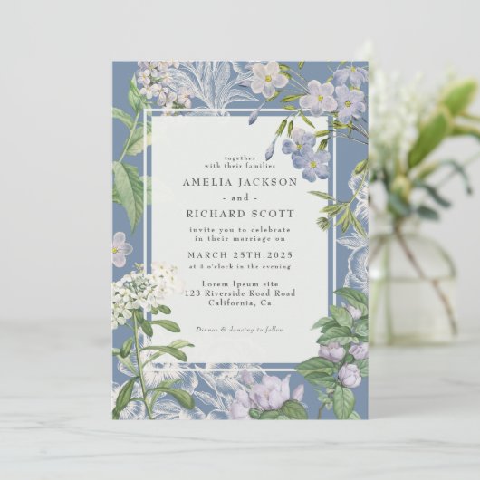 Modern Dusty Blue & White bloemenbruiloft Kaart (Staand voorkant)