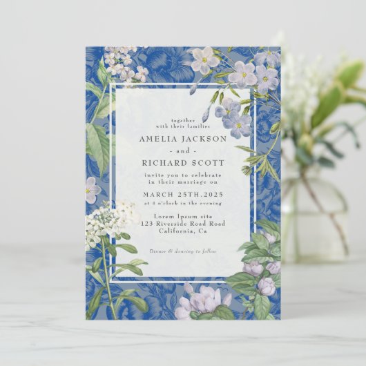 Modern Dusty Blue & White bloemenbruiloft Kaart (Staand voorkant)