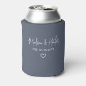 Modern Dusty Blue White Script Name Wedstrijding F Blikjeskoeler (Blikje Achterkant)