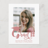 Modern Dusty Pink Script Trendy Photo Afstuderen Aankondigingskaart (Voorkant)