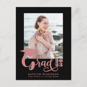 Modern Dusty Pink Script Trendy Photo Afstuderen Uitnodiging Briefkaart