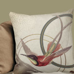 Modern Ecru Hummingbird Design | Aardgroen Kussen<br><div class="desc">Stijlvol gooipalet is uitgerust met een modern artistiek ontwerp in een ecru ivoor en een oorachtig kleurenpalet met gedempte maroon accenten. Een artistiek ontwerp met een mooie kolibrie als brandpunt met gedempte rode en aarze groene accenten op een neutrale abstracte achtergrond met geometrische cirkelsamenstelling. Dit moderne ontwerp is gebaseerd op...</div>