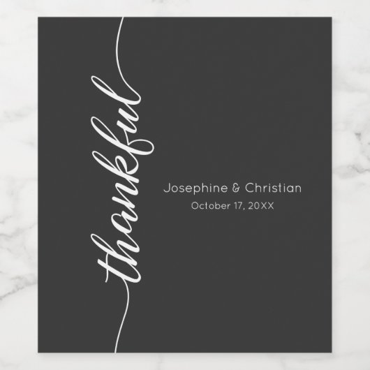 Modern eenvoudig bruiloft paar dankbaar script wijn etiket (Enkel label)