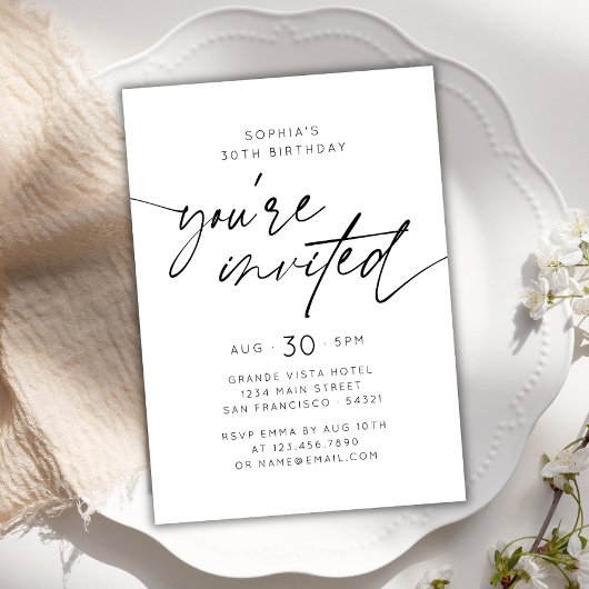 Modern eenvoudig Je bent uitgenodigd Verjaardagsfe Kaart