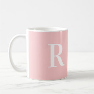 Modern eenvoudig monogram roze koffiemok