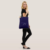 Modern Eenvoudig Navy & Wit Minimalistisch Schrift Tote Bag (Op model)