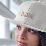 Modern Eenvoudig Roze Bruid Typografie Verloving Geborduurde Pet<br><div class="desc">Dit honkbal pet heeft een strak en modern design met roze typografie die een stijlvolle flair toevoegt. De geborduurde details geven het een hoogwaardige afwerking, waardoor het een elegante keuze is voor elke gelegenheid. Of u nu uw verloving viert of van uw huwelijksreis geniet, dit pet zal u het gevoel...</div>