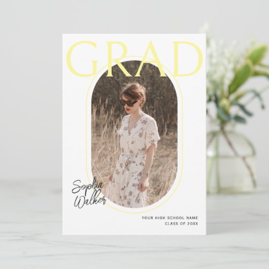 Modern Eenvoudig Script Geel Foto Afstuderen Party Kaart (Staand voorkant)