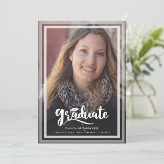 Modern eenvoudig script twee foto's Afstuderen Aankondiging (Staand voorkant)