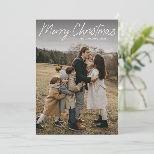 Modern Eenvoudig Script Vrolijk Kerstfeest 2 Foto Feestdagenkaart (Staand voorkant)
