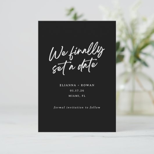Modern eenvoudig We eindelijk instellen een datum  Save The Date (Staand voorkant)