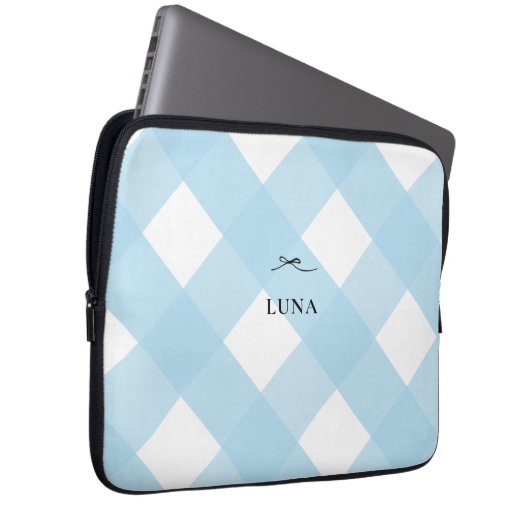Modern Eenvoudig Zwart Bow Blauw Monogram Gingham Laptop Sleeve (Voorkant Rechts)