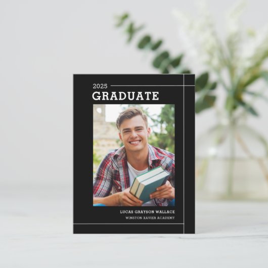 Modern Eenvoudig Zwart Wit Foto Afstuderen Aankondigingskaart (Staand voorkant)