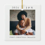 Modern Eerste Kerstmis Verloving Foto Keramisch Ornament (Achterkant)