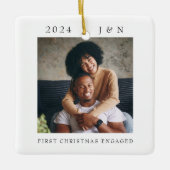 Modern Eerste Kerstmis Verloving Foto Keramisch Ornament (Voorkant)