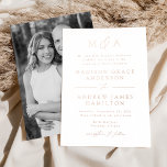 Modern Elegance Roos Gold Monogram Foto Weddenscha Folie Uitnodiging<br><div class="desc">Minimalistische, moderne trouwuitnodiging met je monogram initialen en trouwgegevens, weergegeven in de gouden folie van het roos met een calligrafische scriptaccenten. De witte achtergrond kan in een kleur van uw keus worden veranderd. De de trouwuitnodiging van de folie keert terug om uw verticale foto van het verloving te tonen. Ontworpen...</div>