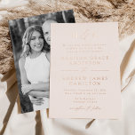 Modern Elegance Roos Gold Monogram Foto Weddenscha Folie Uitnodiging<br><div class="desc">Minimalistische, moderne trouwuitnodiging met je monogram initialen en trouwgegevens, weergegeven in de gouden folie van het roos met een calligrafische scriptaccenten. De crèmekleurige achtergrond kan worden gewijzigd in een kleur naar keuze. De de trouwuitnodiging van de folie keert terug om uw verticale foto van het verloving te tonen. Ontworpen om...</div>
