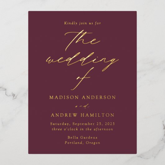 Modern Elegance Wine and Gold Wedding Folie Uitnodiging Briefkaart (Voorkant)