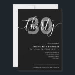 Modern Elegant 30th Birthday Invitation Kaart<br><div class="desc">Modern Black and White 30th Birthday Invitation. Minimalistisch ontwerp voor de sjabloon van de 30e verjaardagsuitnodiging met elegante kalligrafie handgeschreven scriptlettertype.</div>