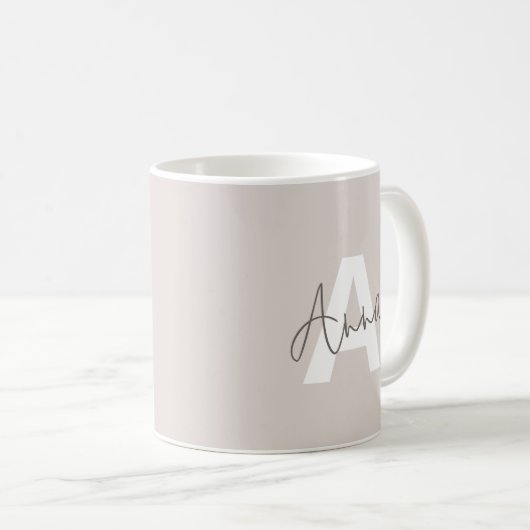 Modern Elegant Beige Monogram Custom Initiaal Koffiemok (Voorkant rechts)