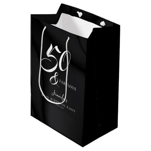 Modern Elegant Black White Fifty Fabulous Birthday Medium Cadeauzakje (Voorkant Gekanteld)